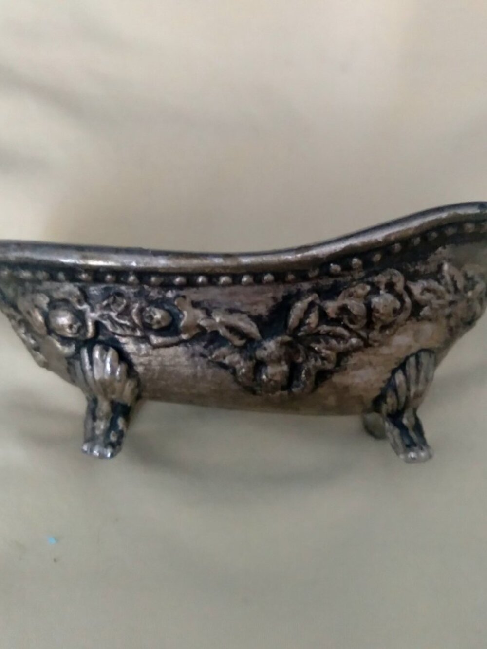 6" Metal-Cast Clawfoot Bathtub - Picture 2 of 8